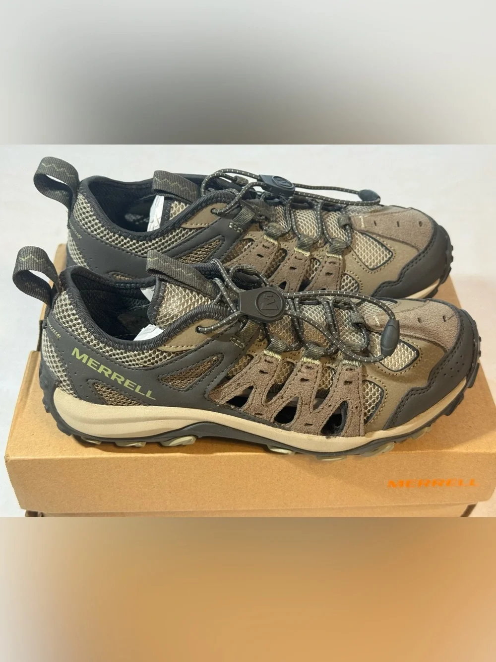 New Merrell Women's Accentor 3 Hiking Shoes. Size 7.5M